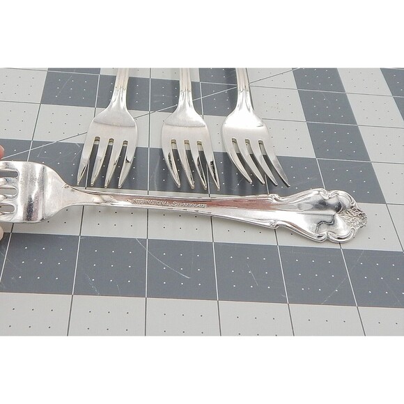 International Silverplate Waverly Dinner Place Forks 7-1/4 Inch Set of 4 - Picture 15 of 15
